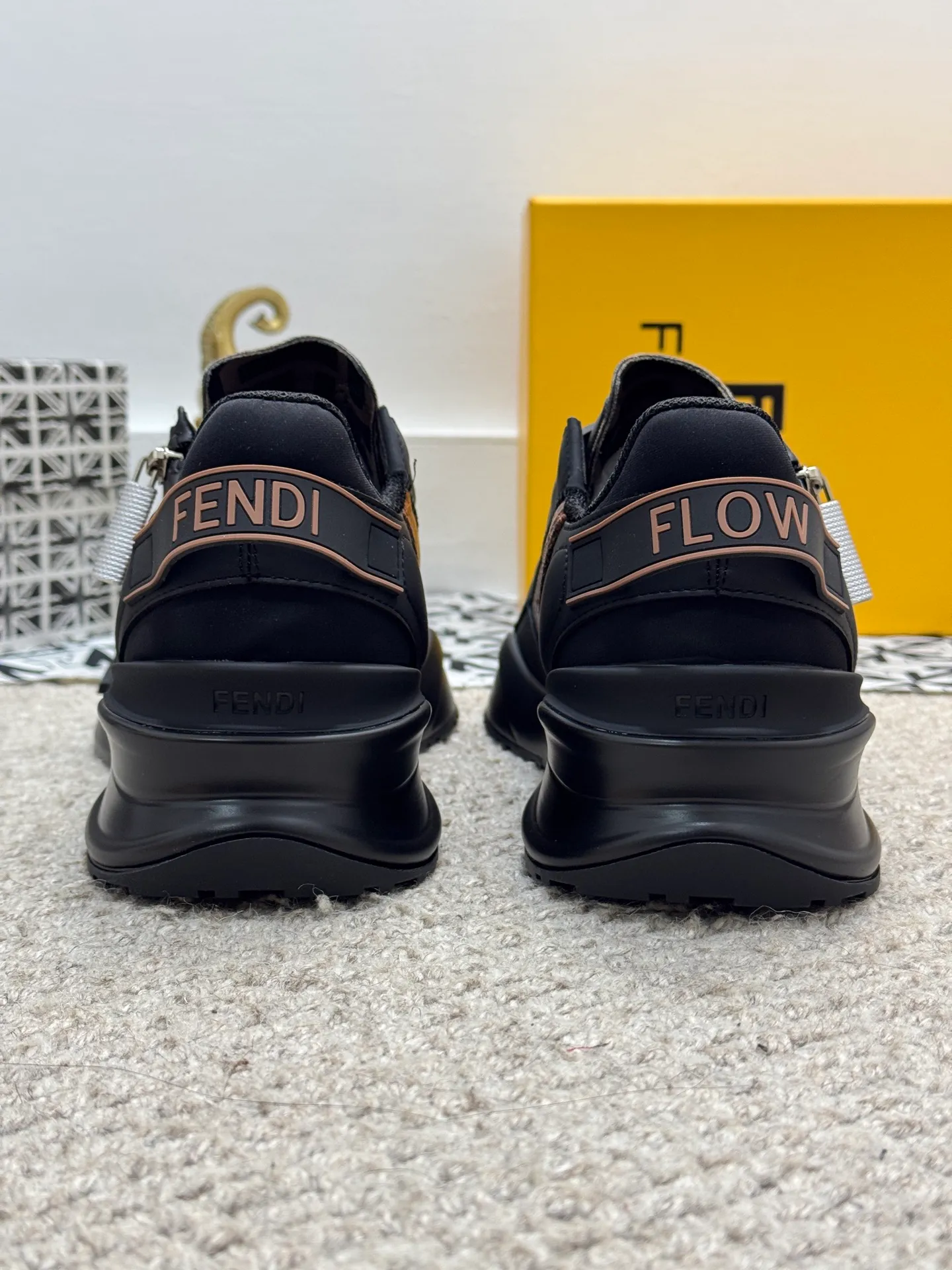 Men's men's shoes 💰520 [New style] 🦥🦥 Original quality - Fendi ◾️▫️F D🆕 Spring and summer new men's slip-on sneakers, with elastic straps, side zippers, and corrugated soles engraved with F. Embossed Fendi Flow lettering on the heel. Mixed material of high-tech fabric and black suede. FF graphic tongue. Ultra-light and wear-resistant EVA sole. Size: 38-44 (45 customized